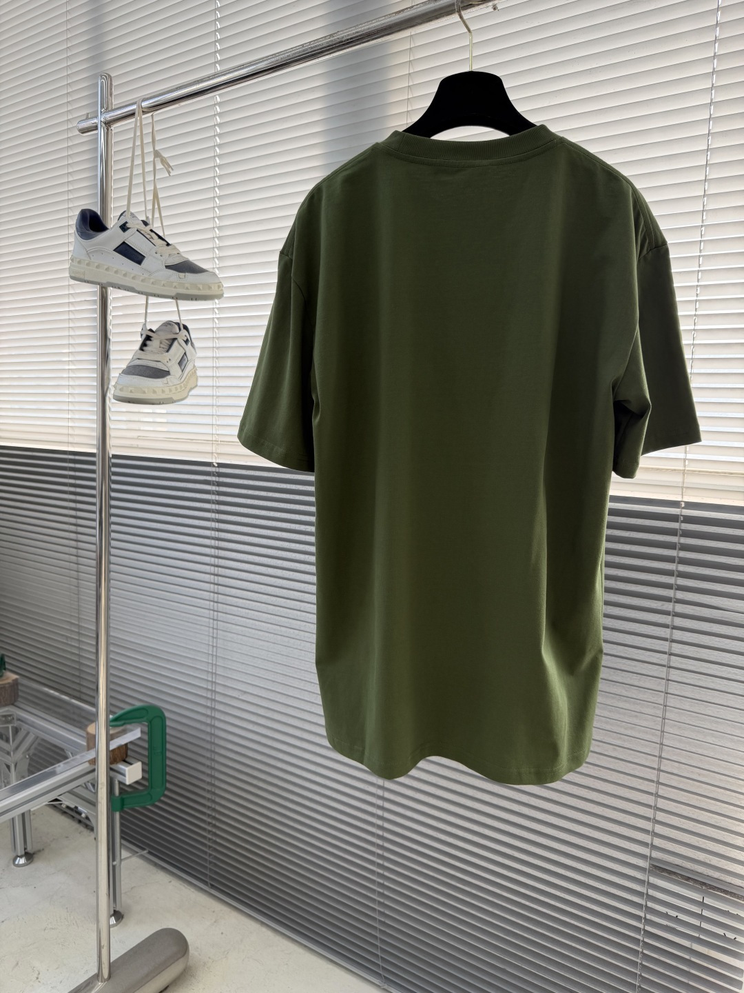 -GUCC 2026春夏新品，100％全棉300g面料，柔软亲肤，挺阔有垂坠感。四线密边做工精细，前幅案