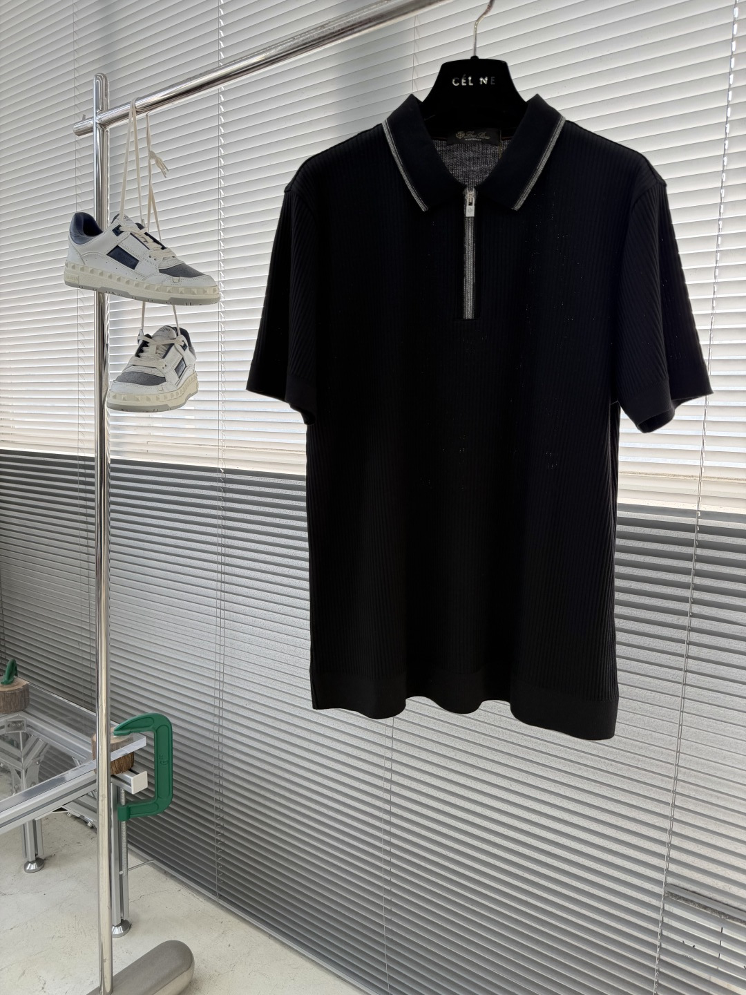 NO:743379,The highest version of the girl on the market inspects the goods, trims the three marks on the threads, and delivers the goods. You can send pictures and take videos. If you want quality and service, add me on WeChat. We will not accept urgent orders. -Loro The highest version of the girl on the market inspects the goods, trims the three marks on the threads, and delivers the goods. You can send pictures and take videos. If you want quality and service, add me on WeChat. We do not accept urgent orders. Piana  26 spring and summer new ice-feel vertical knitted fabric, creating a three-dimensional texture, bid farewell to flat monotony, double high-end visual touch, metal zipper design, adjustable collar opening and closing, business and casual styles can be switched at will. Size M/L/XL/XXL/XXXL, men's clothing, loro piana,19860909市面最高版本小妹验货、修剪线头上三标、发货可发图及拍视频,要品质要服务的加我微信,不接急单. -Loro 市面最高版本小妹验货、修剪线头上三标、发货可发图及拍视频,要品质要服务的加我微信,不接急单.Piana 26春夏新款冰感竖纹针织面料,打造立体质感,告别平面单调,视觉触感双高级,金属拉链设计,可调节领口开合度,商务休闲风格随心切换. 码数M/L/XL/XXL/XXXL,男装,loro piana,,Women's clothing