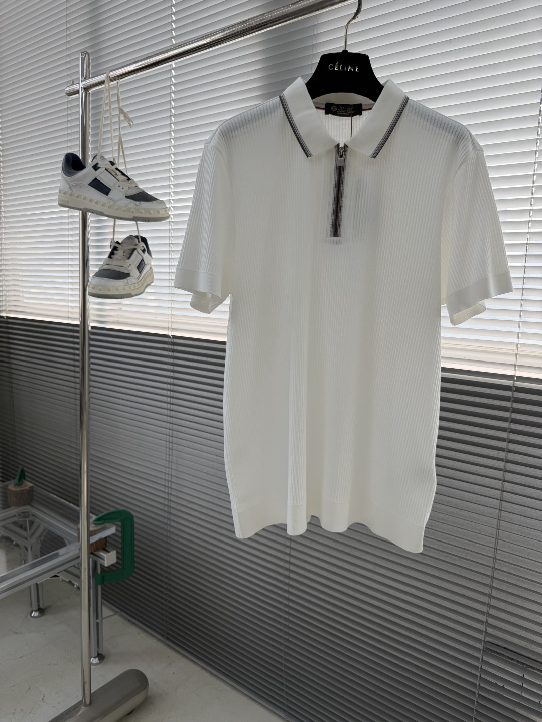 NO:743500,The highest version of the girl on the market inspects the goods, trims the three marks on the threads, and delivers the goods. You can send pictures and take videos. If you want quality and service, add me on WeChat. We will not accept urgent orders. -Loro The highest version of the girl on the market inspects the goods, trims the three marks on the threads, and delivers the goods. You can send pictures and take videos. If you want quality and service, add me on WeChat. We do not accept urgent orders. Piana  26 spring and summer new ice-feel vertical knitted fabric, creating a three-dimensional texture, bid farewell to flat monotony, double high-end visual touch, metal zipper design, adjustable collar opening and closing, business and casual styles can be switched at will. Size M/L/XL/XXL/XXXL, Balenciaga-clothing, balenciaga, loro piana,19860909市面最高版本小妹验货、修剪线头上三标、发货可发图及拍视频,要品质要服务的加我微信,不接急单. -Loro 市面最高版本小妹验货、修剪线头上三标、发货可发图及拍视频,要品质要服务的加我微信,不接急单.Piana 26春夏新款冰感竖纹针织面料,打造立体质感,告别平面单调,视觉触感双高级,金属拉链设计,可调节领口开合度,商务休闲风格随心切换. 码数M/L/XL/XXL/XXXL,巴黎世家-服装,balenciaga,loro piana,,Women's clothing