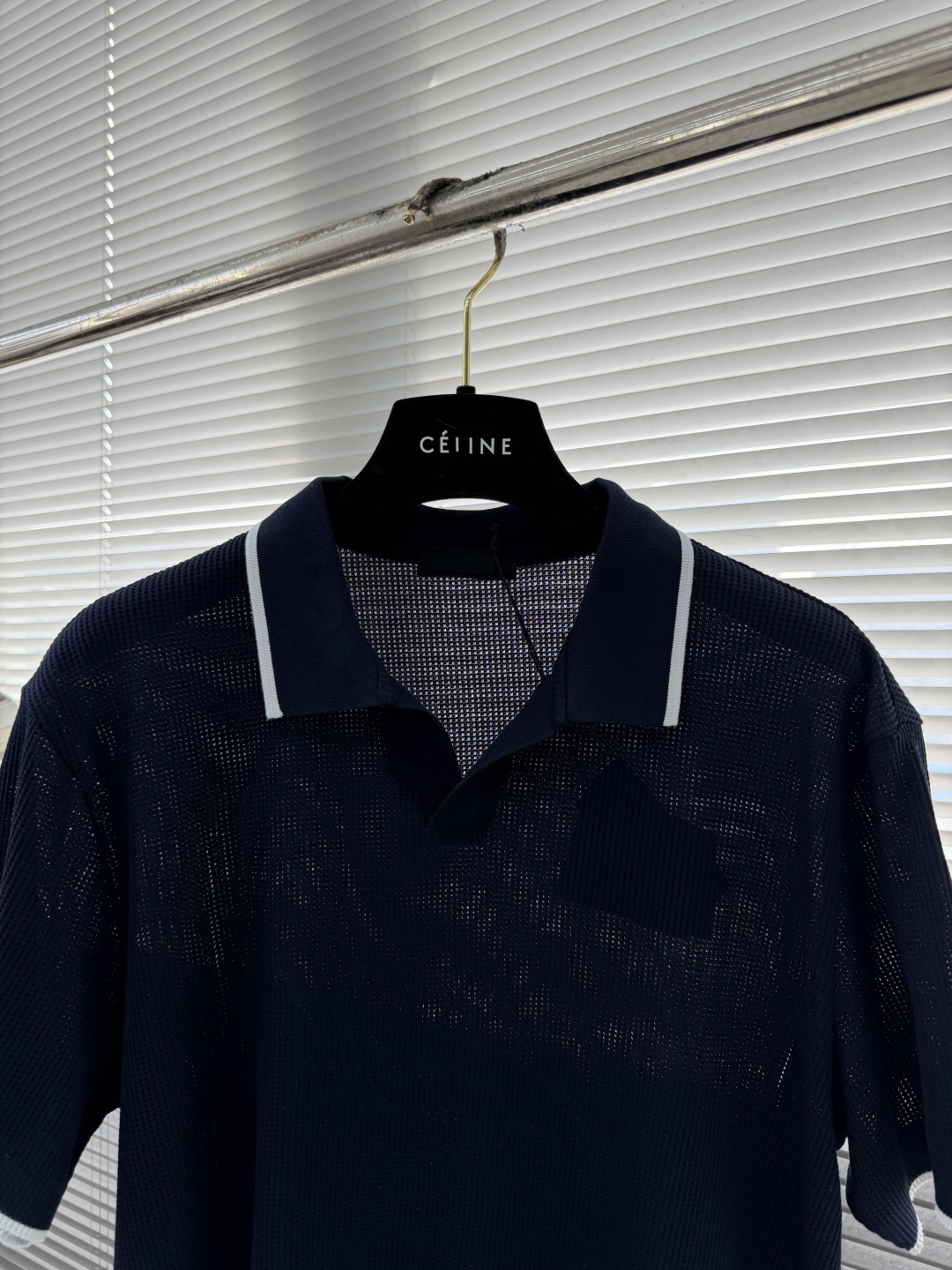 -PRAD 26春夏新品，采用定制华夫格针织工艺，纹理立体饱满，透气孔道，夏日高阶穿搭；面料软糯亲肤，久