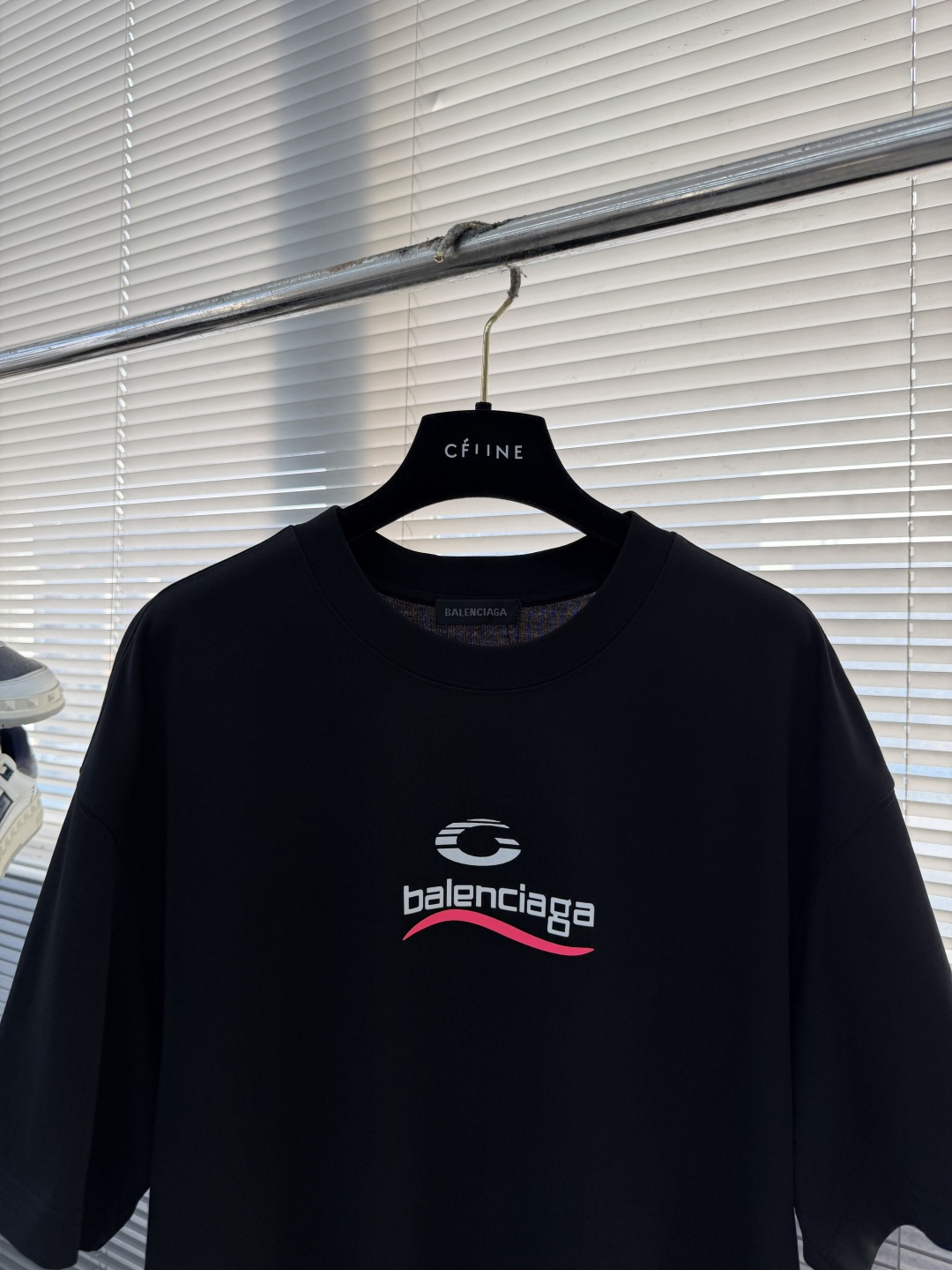 -Balenciag 2026春夏新款短袖T恤定制纯棉字母logo贴布印花颜色：黑色 白色 码数：M L