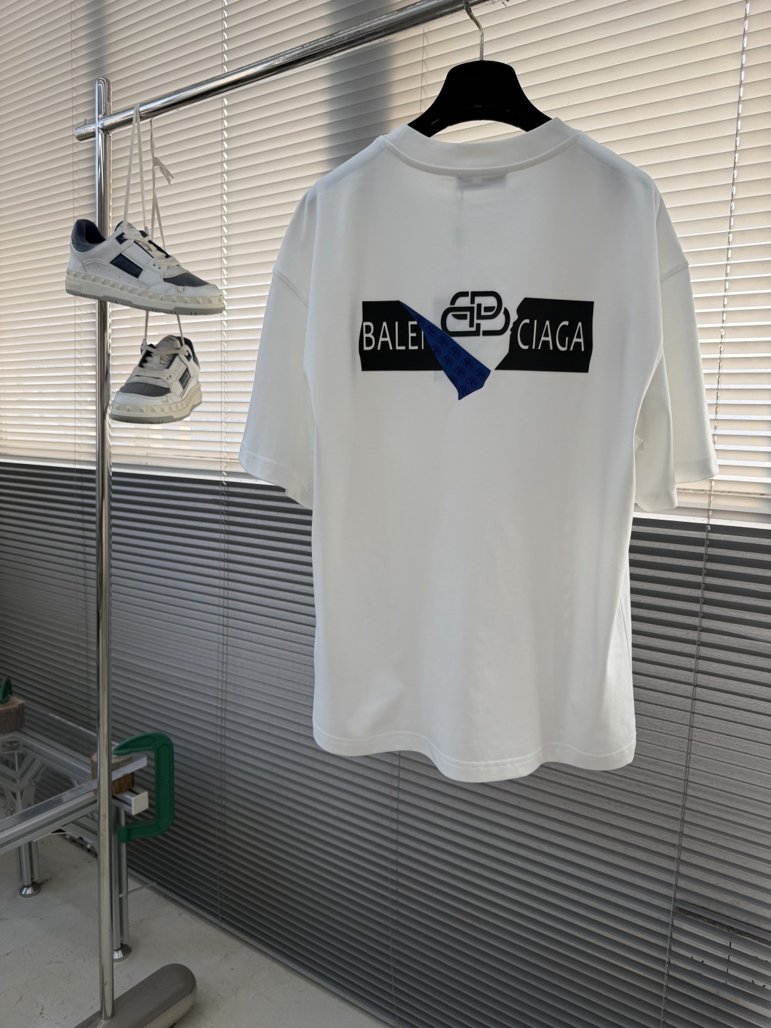 -Balenciag 2026春夏新款短袖T恤定制纯棉字母logo贴布印花颜色：黑色 白色 码数：M L