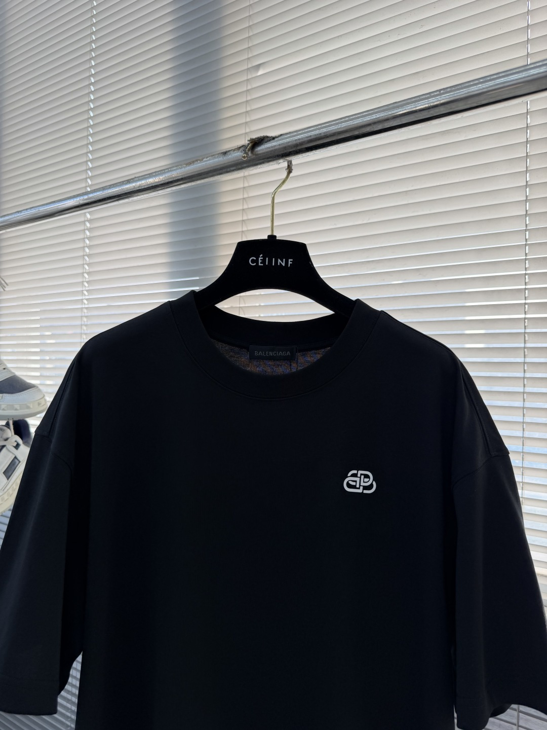 -Balenciag 2026春夏新款短袖T恤定制纯棉字母logo贴布印花颜色：黑色 白色 码数：M L