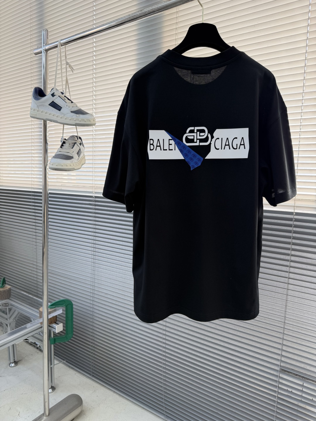 -Balenciag 2026春夏新款短袖T恤定制纯棉字母logo贴布印花颜色：黑色 白色 码数：M L