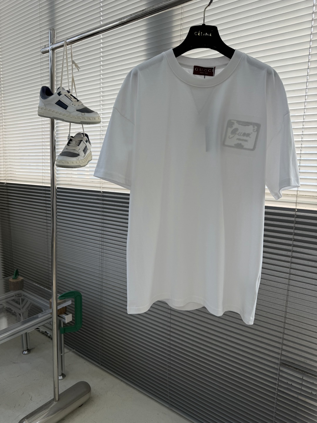 -GUCC 2026春夏新品，100％全棉300g面料，柔软亲肤，挺阔有垂坠感。四线密边做工精细，前幅案