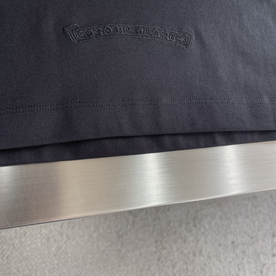 -CH 克罗心 26春夏爆款短袖这款短袖面料采用新疆长绒棉,纤维长度和强度远超普通棉,面料抗起球、抗拉伸