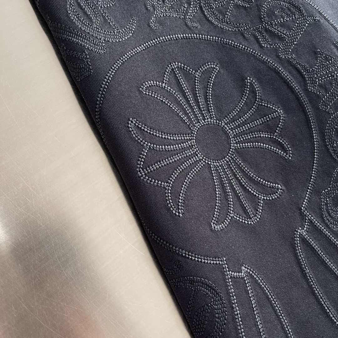 -CH 克罗心 26春夏爆款短袖这款短袖面料采用新疆长绒棉,纤维长度和强度远超普通棉,面料抗起球、抗拉伸