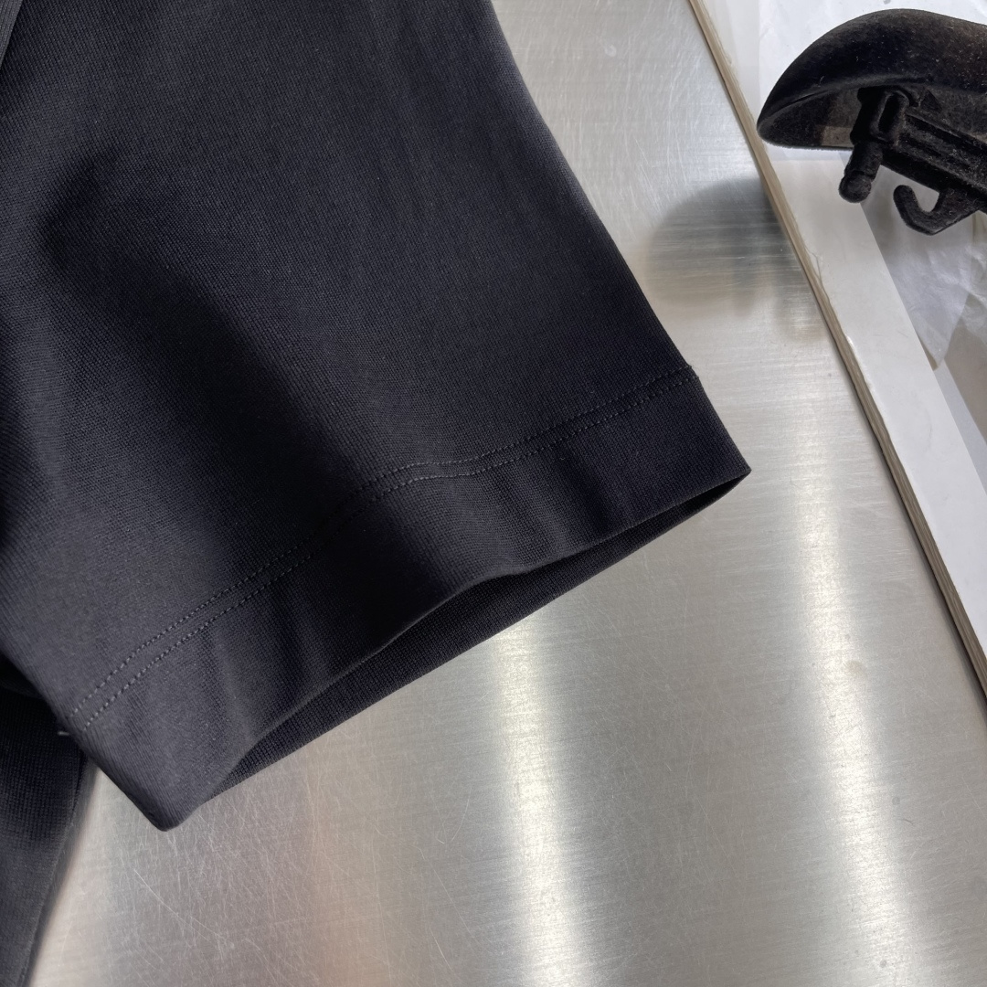 -CH 克罗心 26春夏爆款短袖这款短袖面料采用新疆长绒棉,纤维长度和强度远超普通棉,面料抗起球、抗拉伸