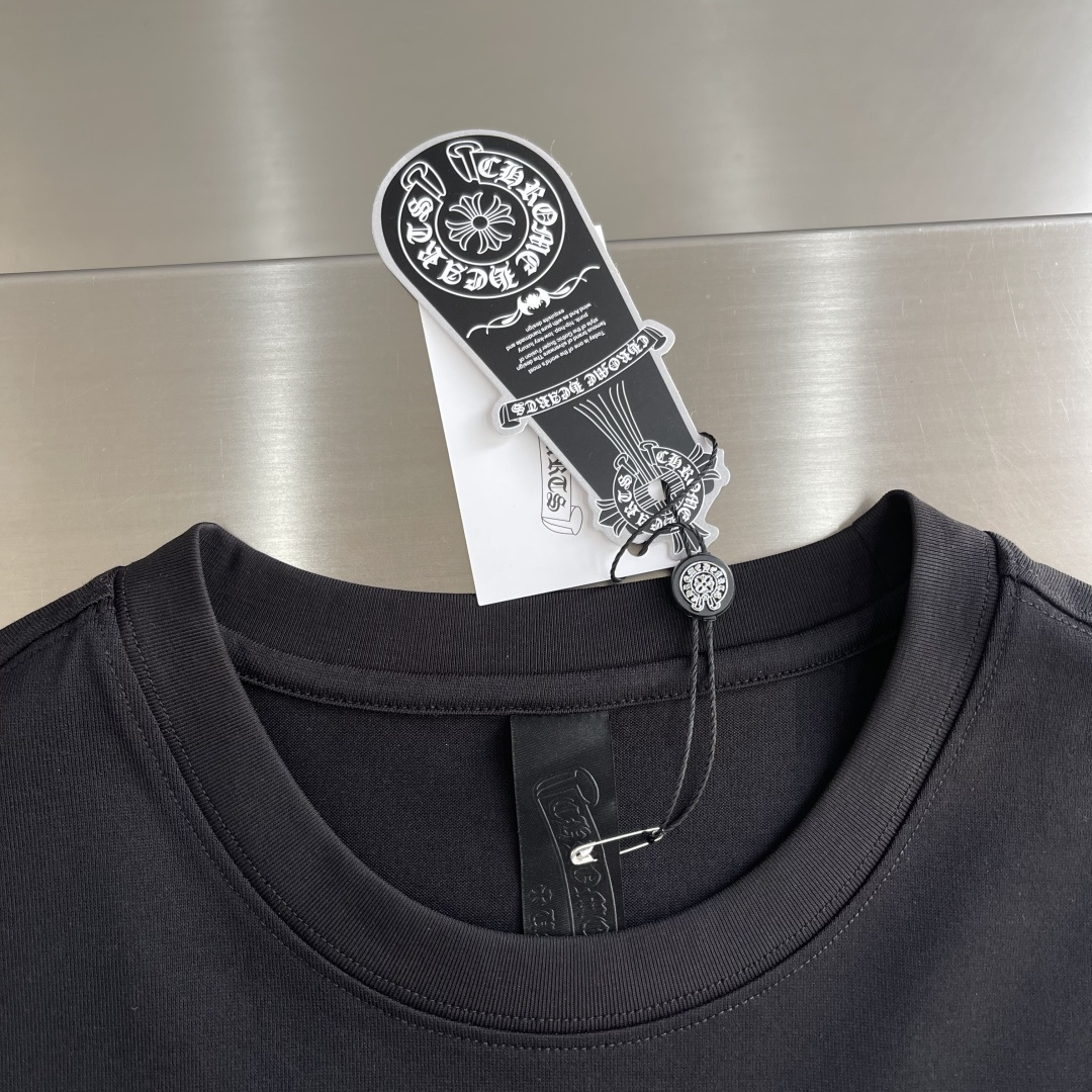 -CH 克罗心 26春夏爆款短袖这款短袖面料采用新疆长绒棉,纤维长度和强度远超普通棉,面料抗起球、抗拉伸