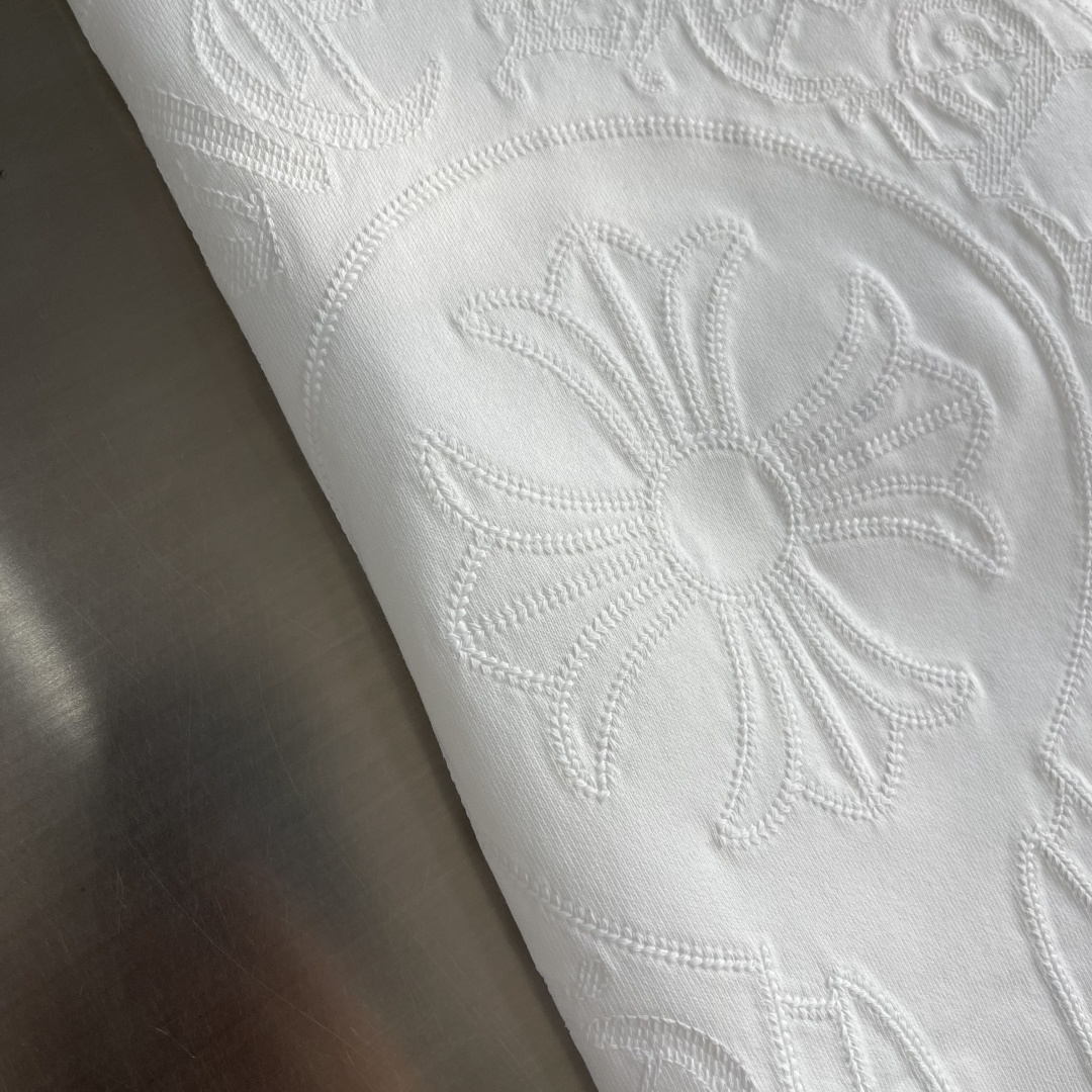 -CH 克罗心 26春夏爆款短袖这款短袖面料采用新疆长绒棉,纤维长度和强度远超普通棉,面料抗起球、抗拉伸