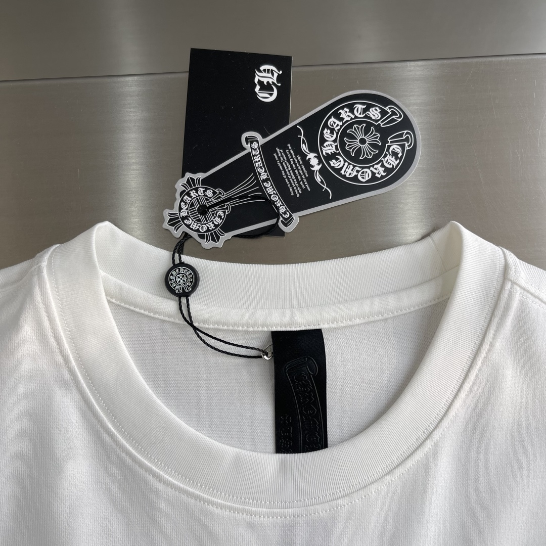 -CH 克罗心 26春夏爆款短袖这款短袖面料采用新疆长绒棉,纤维长度和强度远超普通棉,面料抗起球、抗拉伸