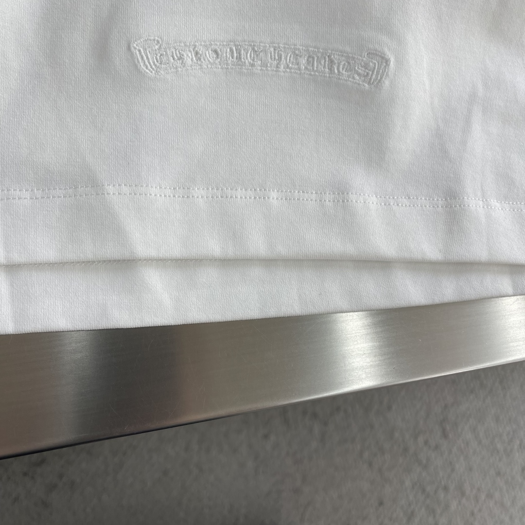 -CH 克罗心 26春夏爆款短袖这款短袖面料采用新疆长绒棉,纤维长度和强度远超普通棉,面料抗起球、抗拉伸