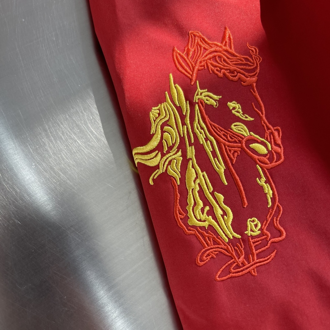 -🐦 鸟家 SV 马年限定冲锋衣众所周知 每年始祖*都会以十二生肖为思路出一款联名款的新年限定，今年也不