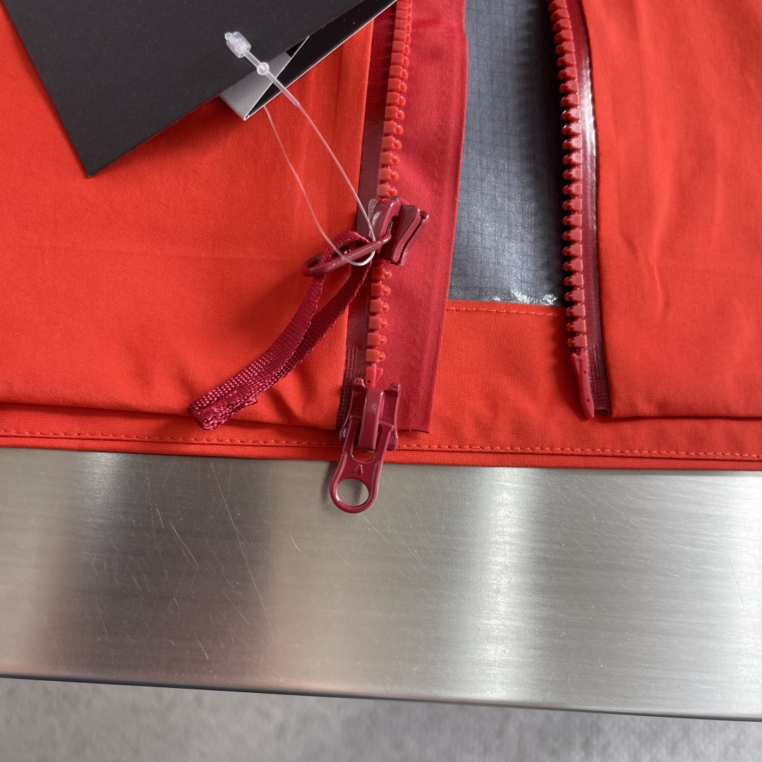 -🐦 鸟家 SV 马年限定冲锋衣众所周知 每年始祖*都会以十二生肖为思路出一款联名款的新年限定，今年也不