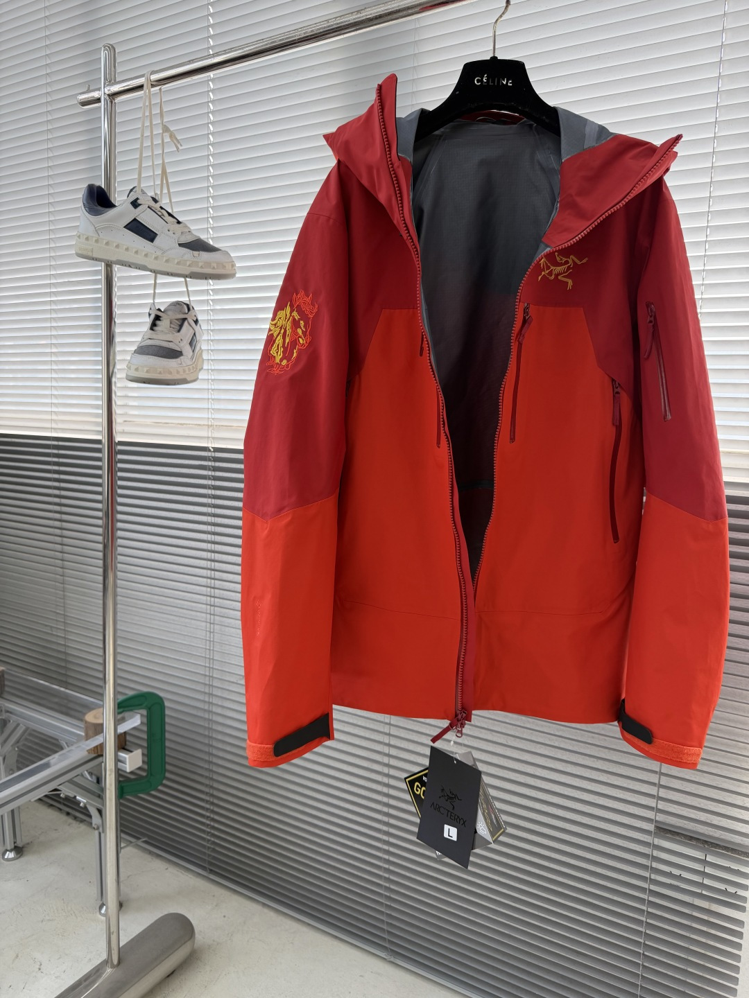 -🐦 鸟家 SV 马年限定冲锋衣众所周知 每年始祖*都会以十二生肖为思路出一款联名款的新年限定，今年也不