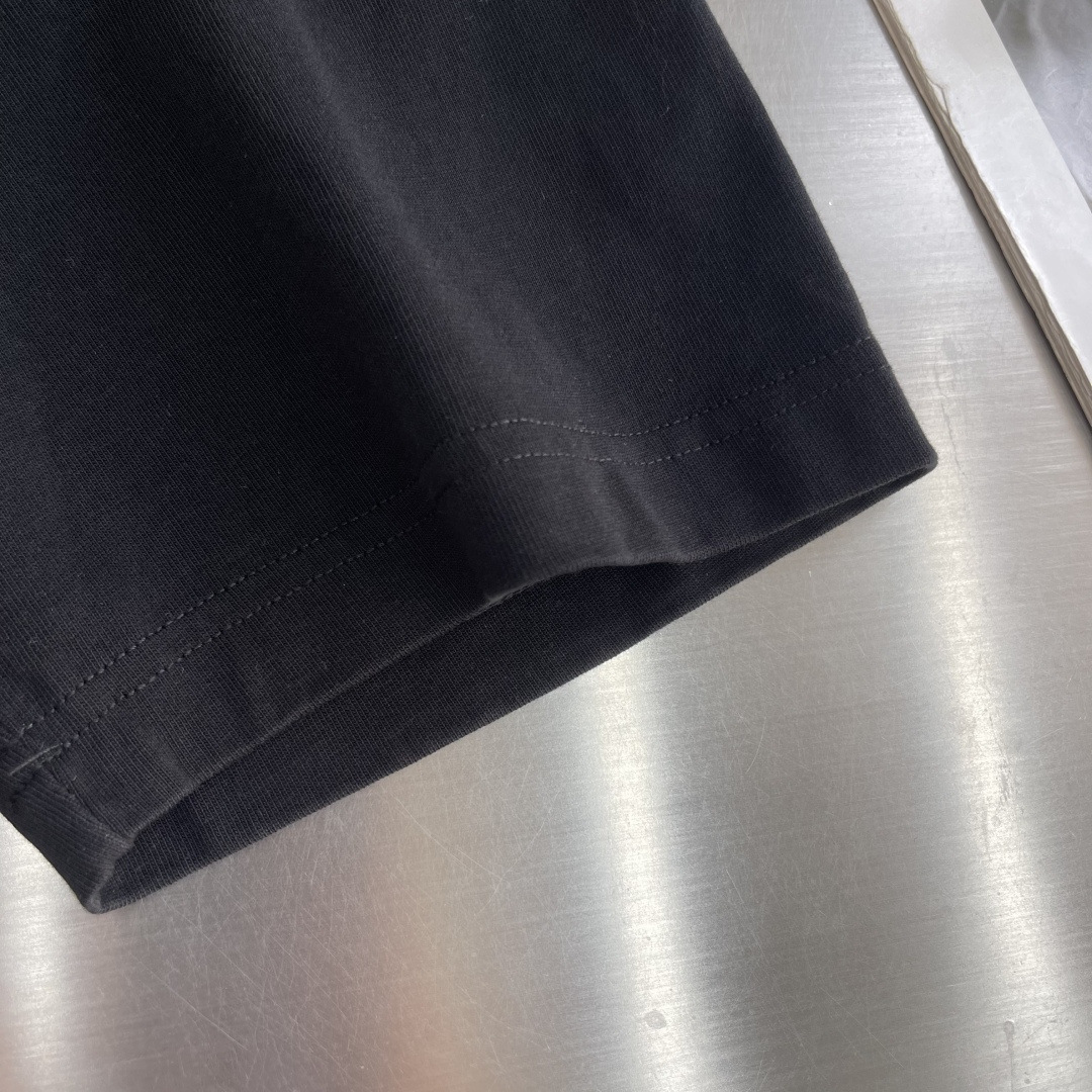 -PRAD 贴布绣字母‼️短袖T恤P家开春新款，圆领设计+高品质270g纯棉棉料，透气又舒适，夏天穿超合