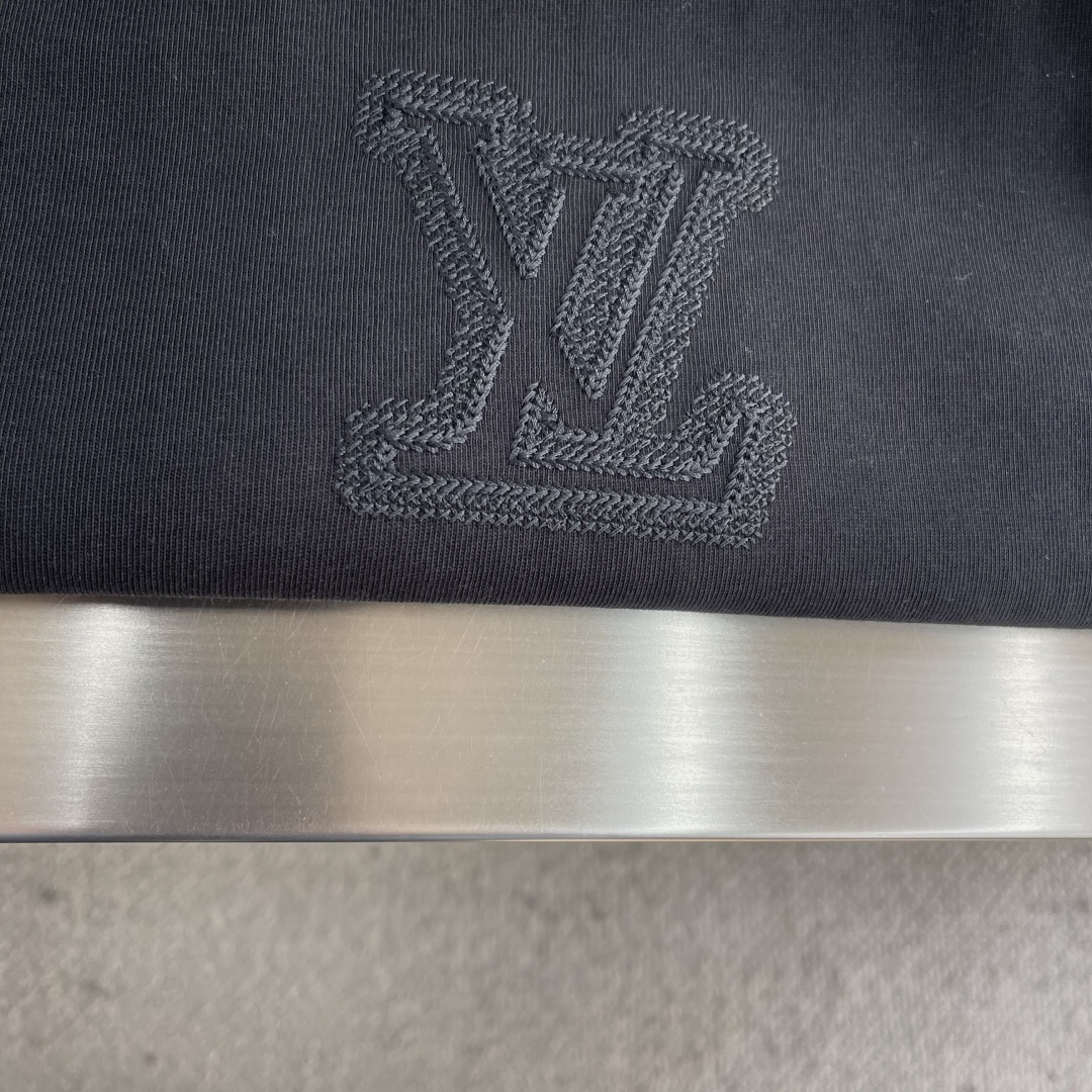 -驴牌 MONOGRAM 刺绣‼️短袖T恤刺绣Logo T恤 夏日衣橱的担当，270g纯棉面料，舒适与质