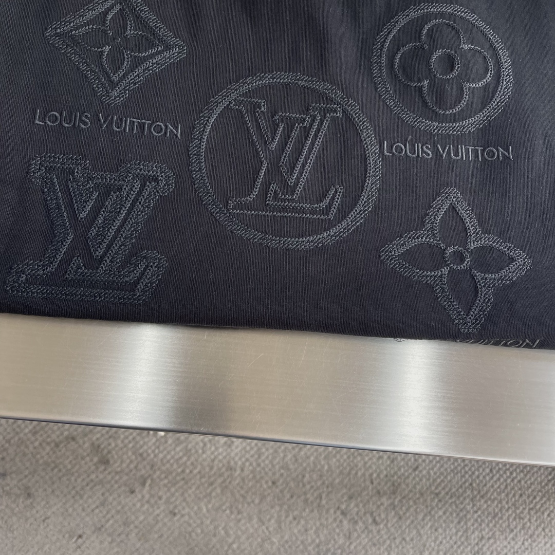 -驴牌 MONOGRAM 刺绣‼️短袖T恤刺绣Logo T恤 夏日衣橱的担当，270g纯棉面料，舒适与质