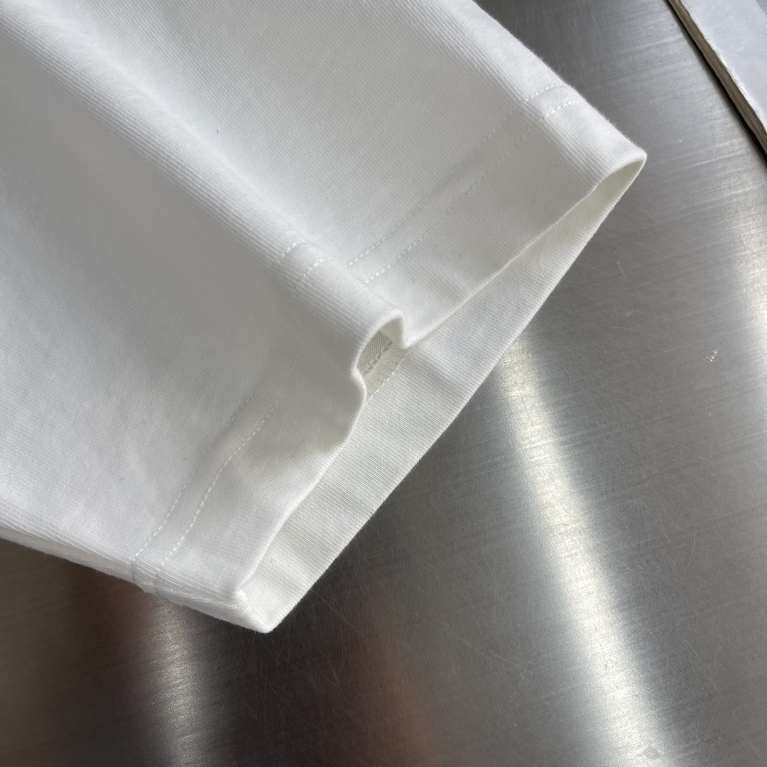 -FEND 100周年纪念款‼️T恤380g定制纯棉活性棉 面料透气舒适易清洗 正面3D双F字母刺绣图案