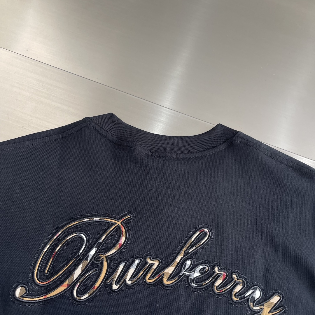 -BBR 刺绣‼️短袖T恤采用超级高成本的300克高克重双股双纱纯棉面料 此面料厚实挺括 穿着既保暖又舒