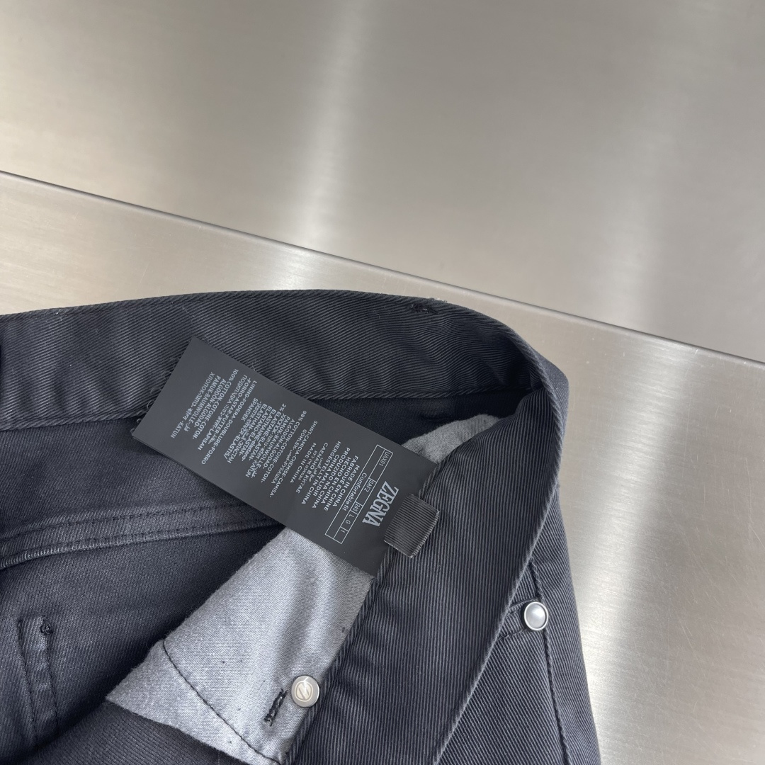 -Z ZEGN 修身直筒牛仔裤意式剪裁与高端面料的绅士休闲新范式一、品牌基因：意大利百年匠心的「奢侈男装