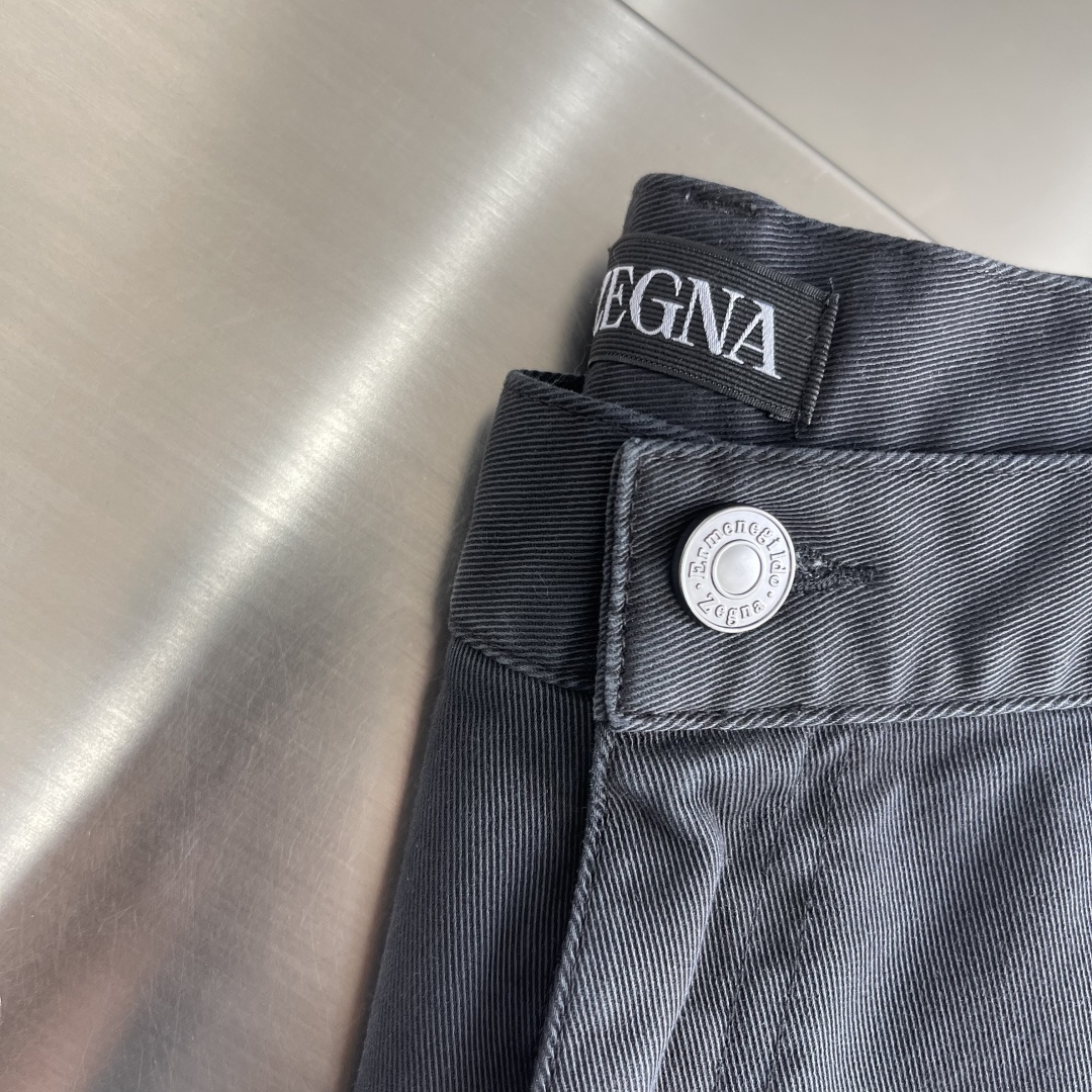 -Z ZEGN 修身直筒牛仔裤意式剪裁与高端面料的绅士休闲新范式一、品牌基因：意大利百年匠心的「奢侈男装