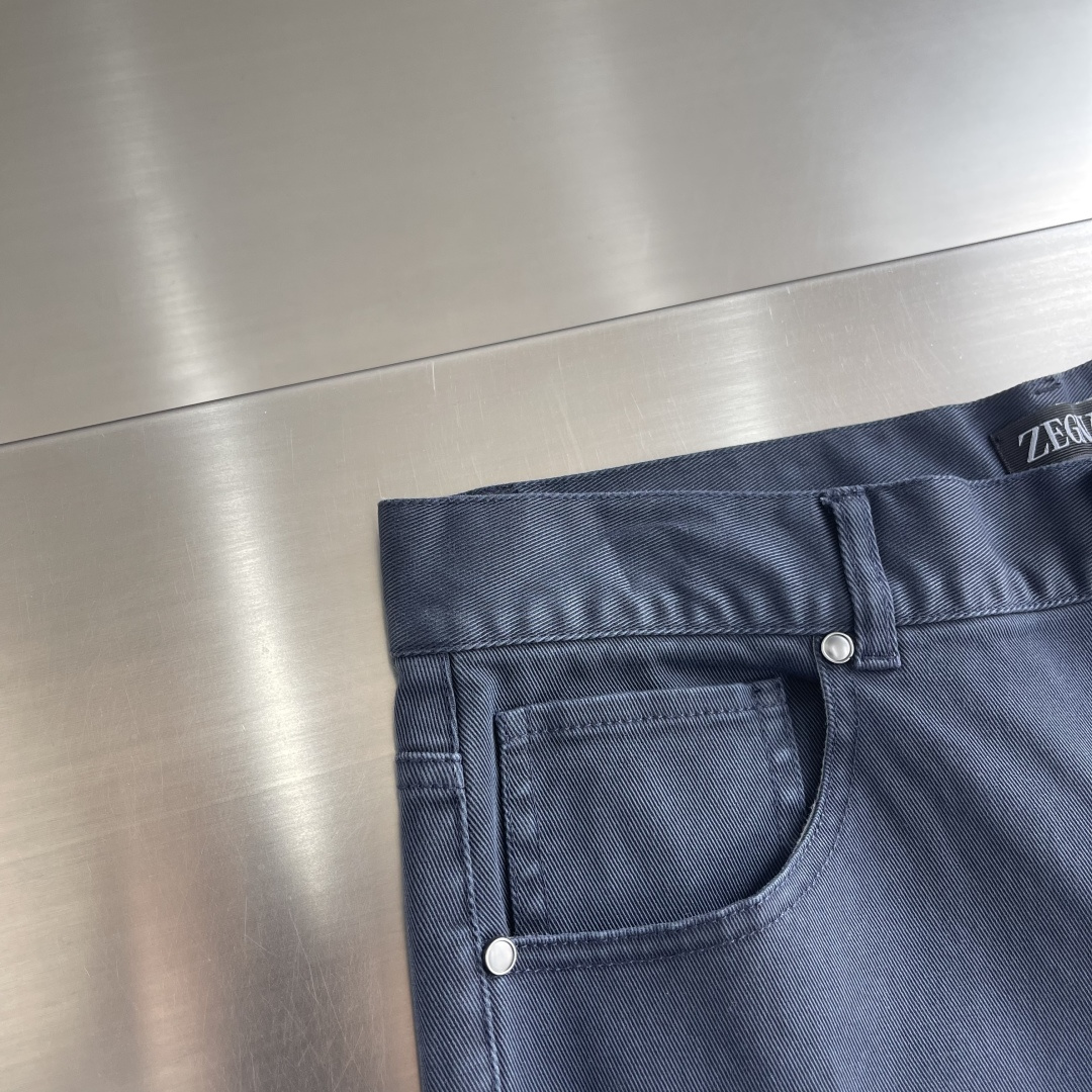 -Z ZEGN 修身直筒牛仔裤意式剪裁与高端面料的绅士休闲新范式一、品牌基因：意大利百年匠心的「奢侈男装