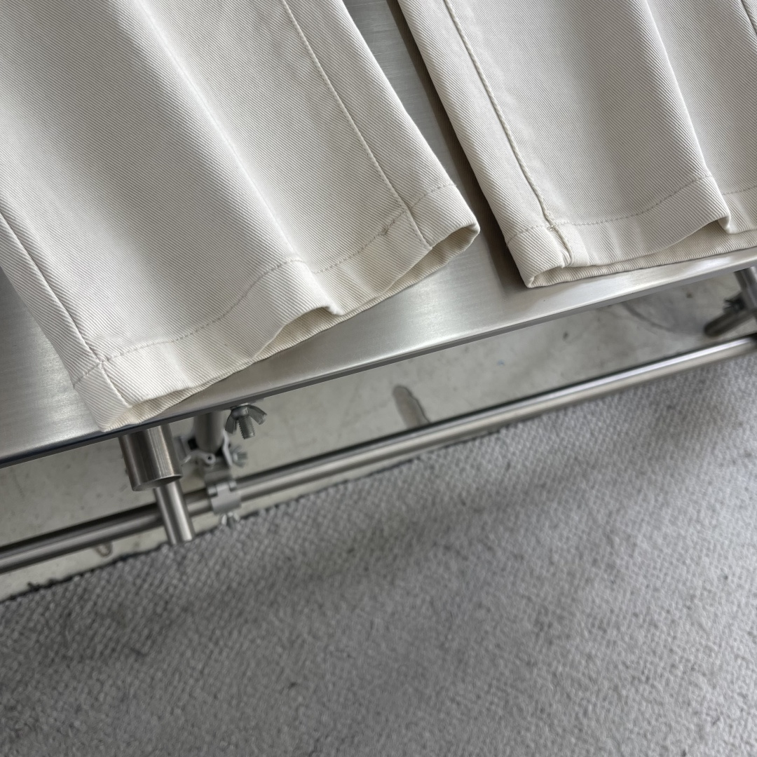 -BC 棉氨混纺修身五口袋牛仔裤意式剪裁与弹性舒适的现代绅士法则」品牌将意大利文艺复兴时期的匠人精神注入