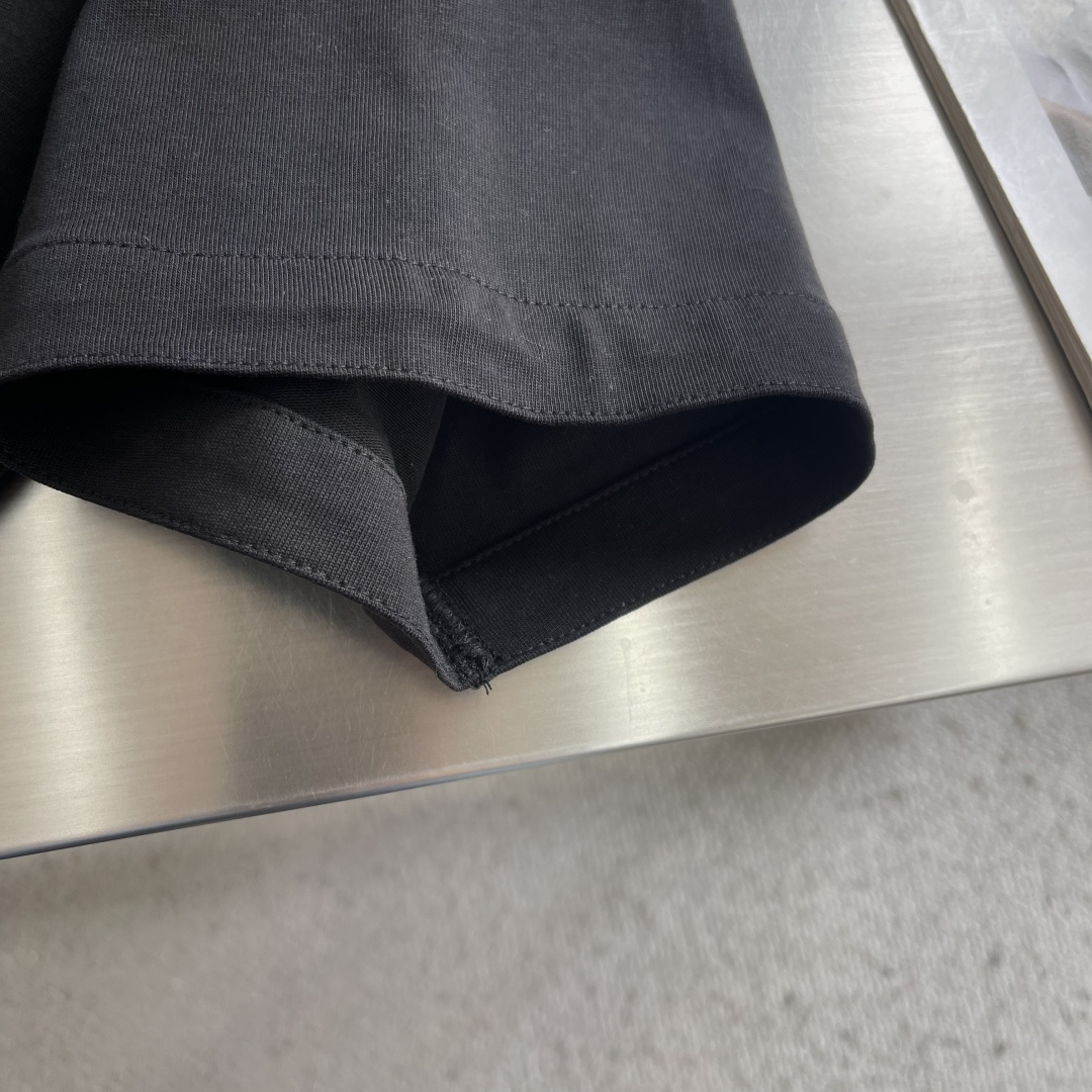 -Bottega Veneta BV 编织皮革口袋短袖定制云柔丝光棉 柔软细腻 舒适贴肤 以粉笔白定格时