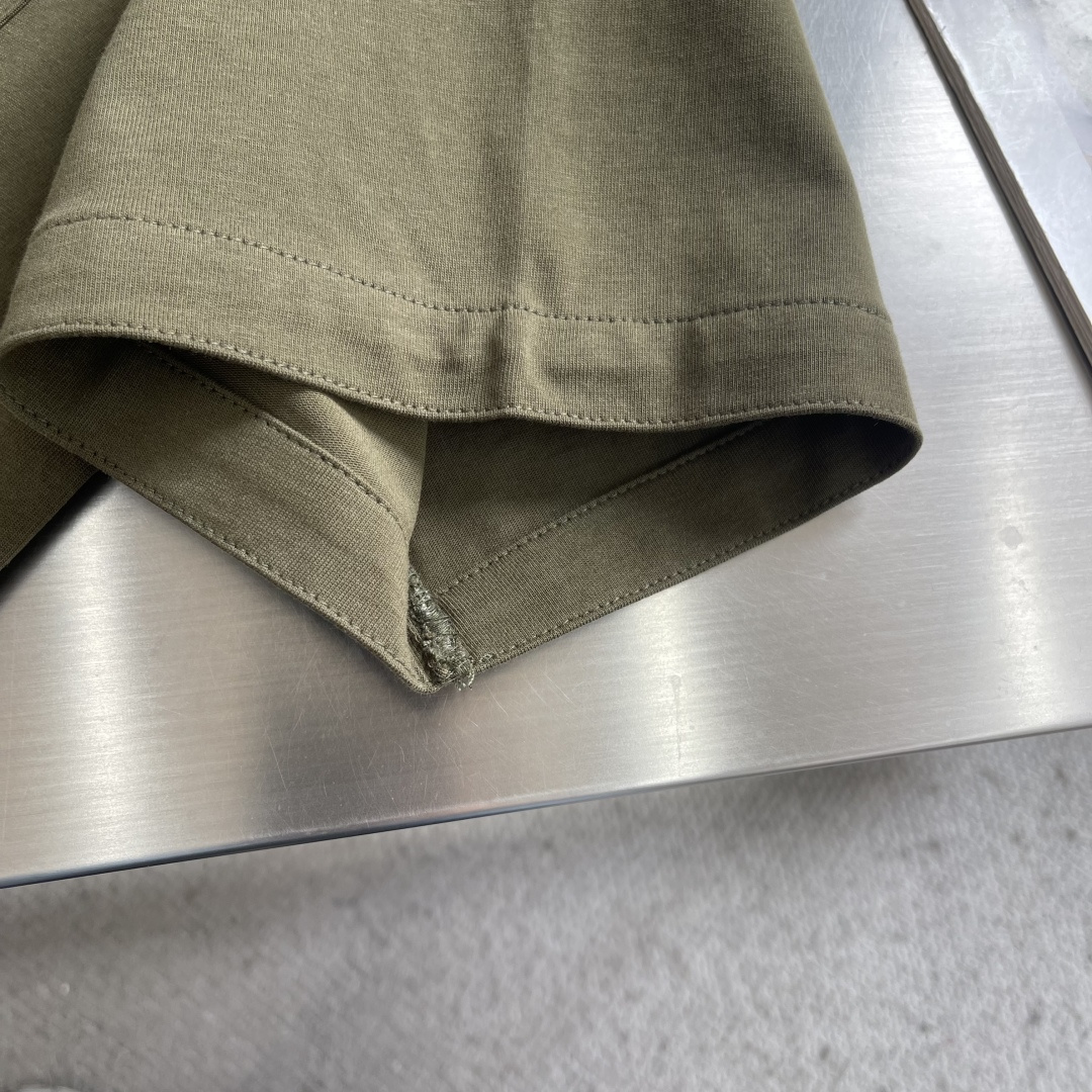 -Bottega Veneta BV 编织皮革口袋短袖定制云柔丝光棉 柔软细腻 舒适贴肤 以粉笔白定格时
