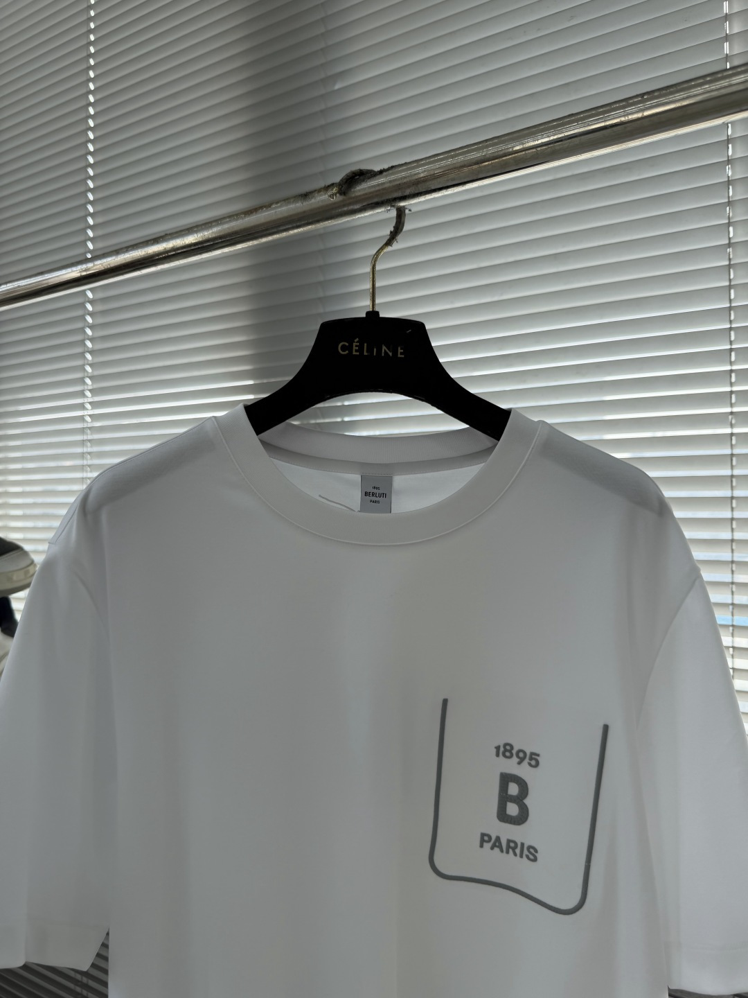 -BERLUT* 26春夏新款T恤这款短袖采用了双面液氨棉面料，处理后纤维更顺滑，手感软糯细腻，贴身穿无