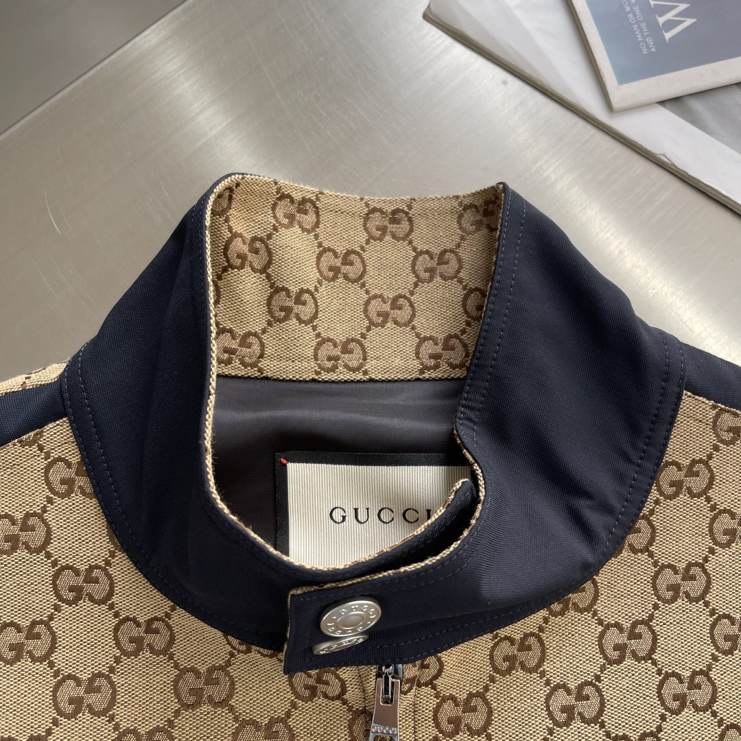 -GUCC 春秋季新品GG老花拼接立领防风防水夹克，男女同款。G超级重磅款时尚拼接夹克外套，衣身精选客供