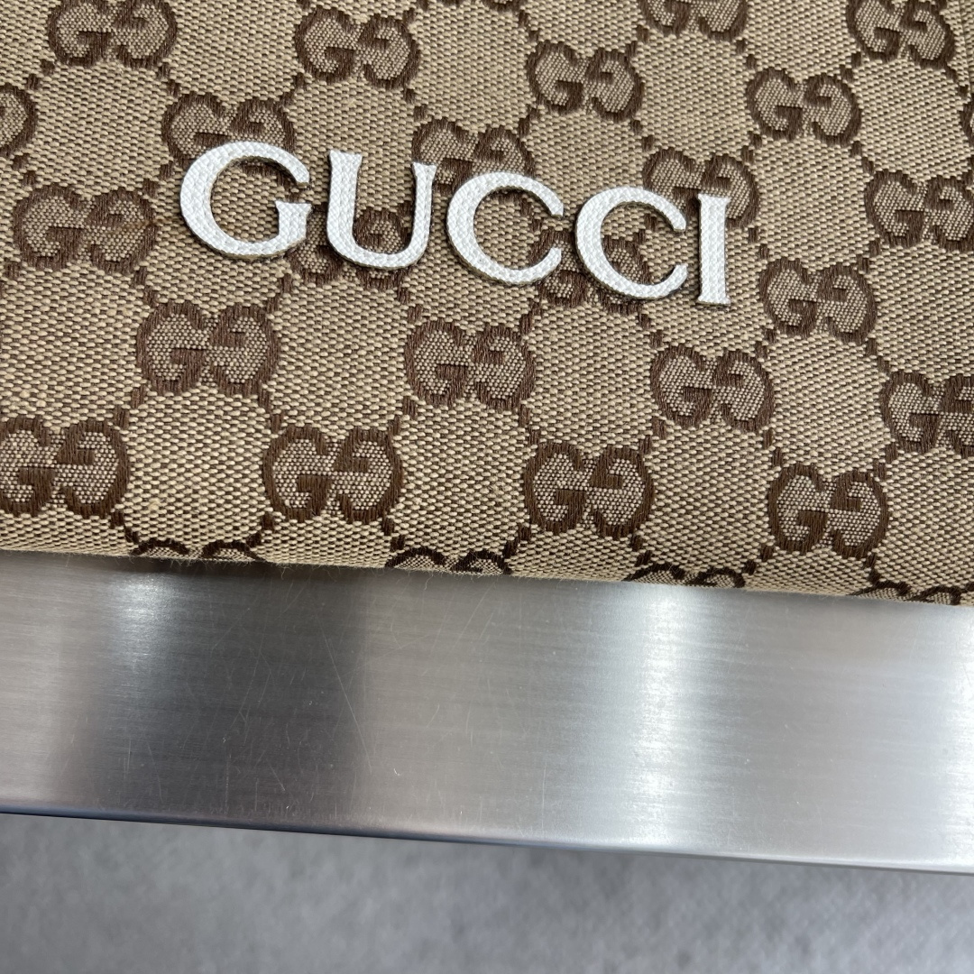 -GUCC 春秋季新品GG老花拼接立领防风防水夹克，男女同款。G超级重磅款时尚拼接夹克外套，衣身精选客供