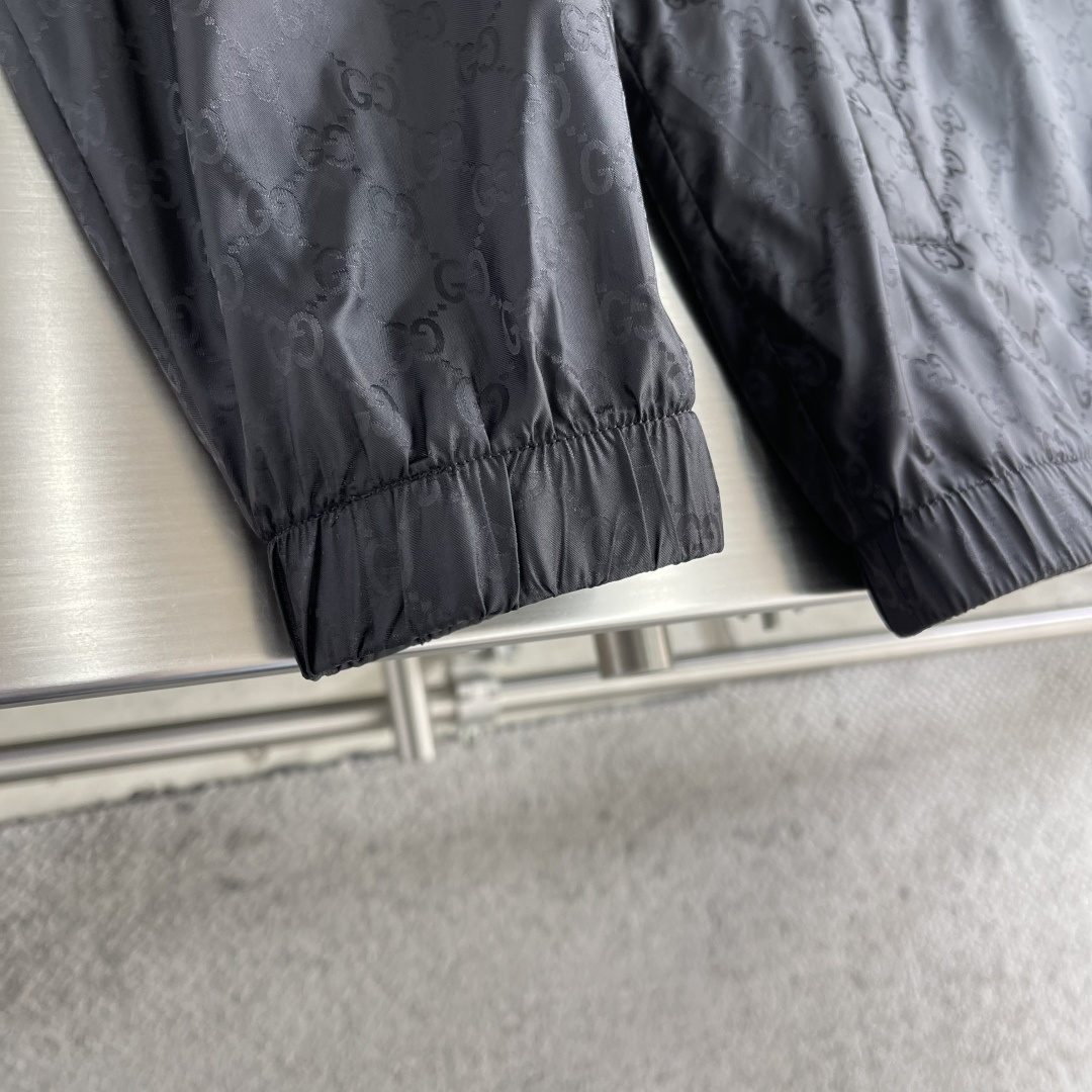 -GUCC 满印连帽夹克拉链开合设计，暗纹满印设计，两侧钮扣插兜口袋，松紧袖口及下摆！码数：48-56（