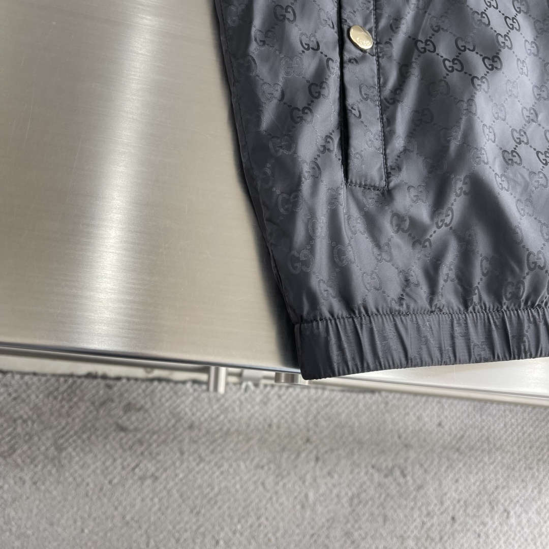 -GUCC 满印连帽夹克拉链开合设计，暗纹满印设计，两侧钮扣插兜口袋，松紧袖口及下摆！码数：48-56（