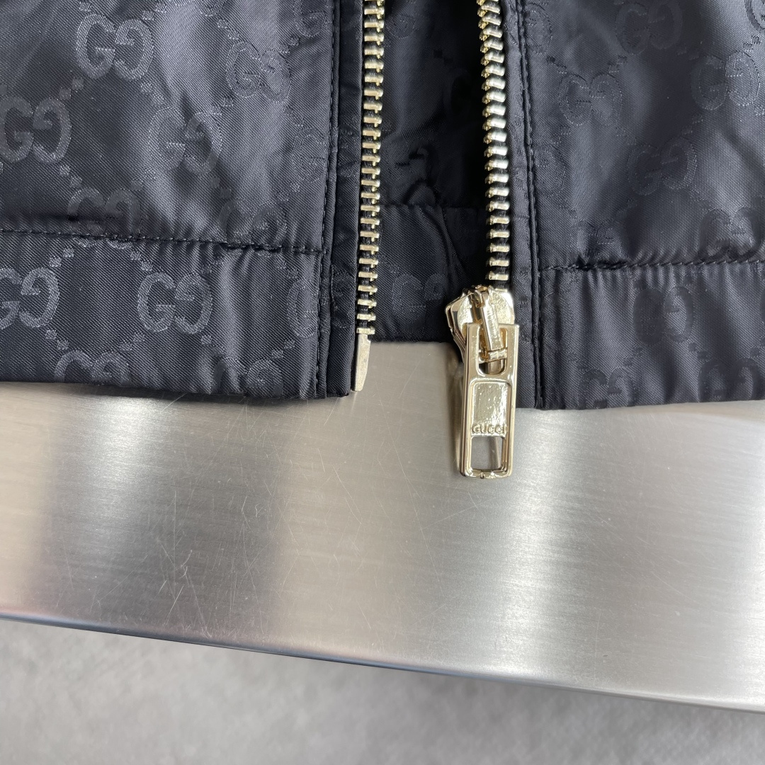 -GUCC 满印连帽夹克拉链开合设计，暗纹满印设计，两侧钮扣插兜口袋，松紧袖口及下摆！码数：48-56（