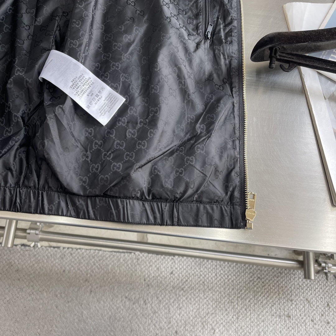 -GUCC 满印连帽夹克拉链开合设计，暗纹满印设计，两侧钮扣插兜口袋，松紧袖口及下摆！码数：48-56（