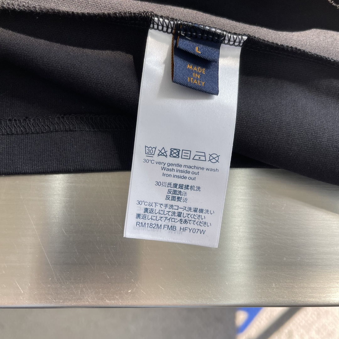 -驴牌 2026春夏 · 高阶定制T恤🔹 核心面料：秘鲁进口32支双股🔹 核心体感：蚕丝般柔滑，卓越透气