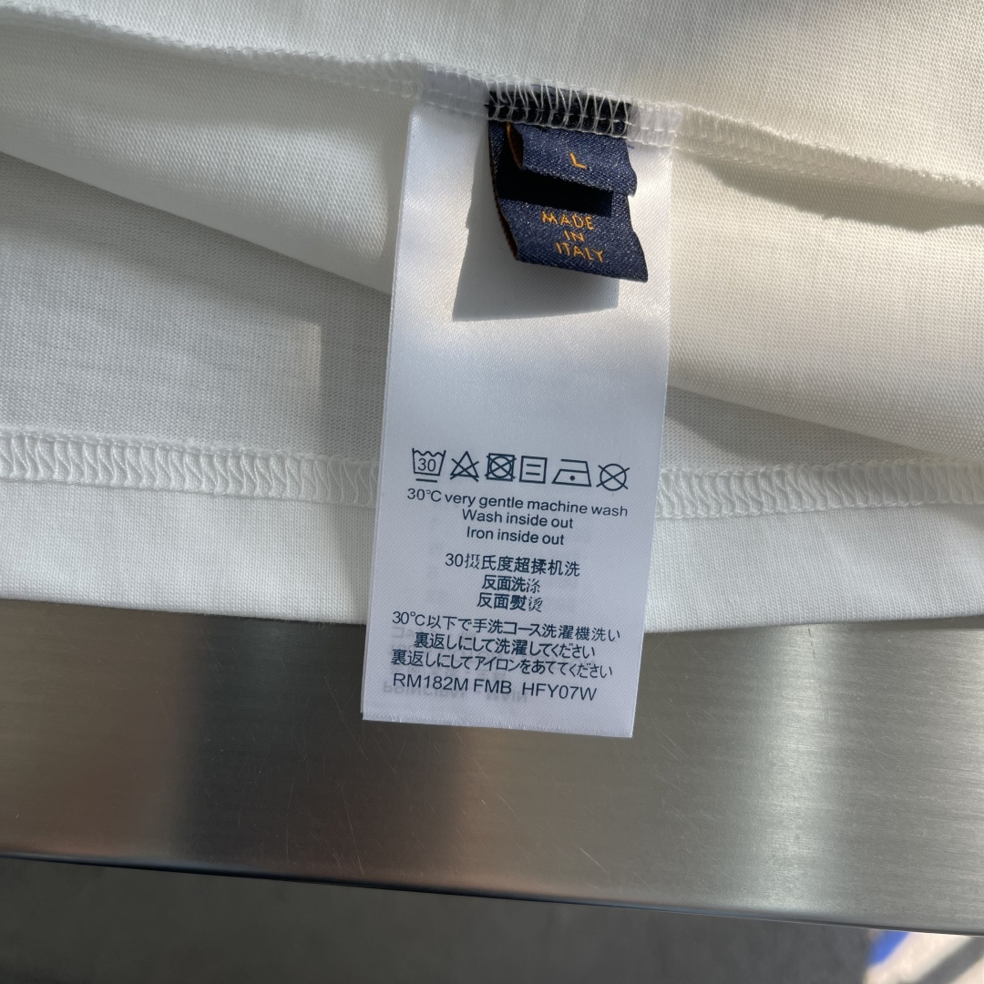 -驴牌 2026春夏 · 高阶定制T恤🔹 核心面料：秘鲁进口32支双股🔹 核心体感：蚕丝般柔滑，卓越透气