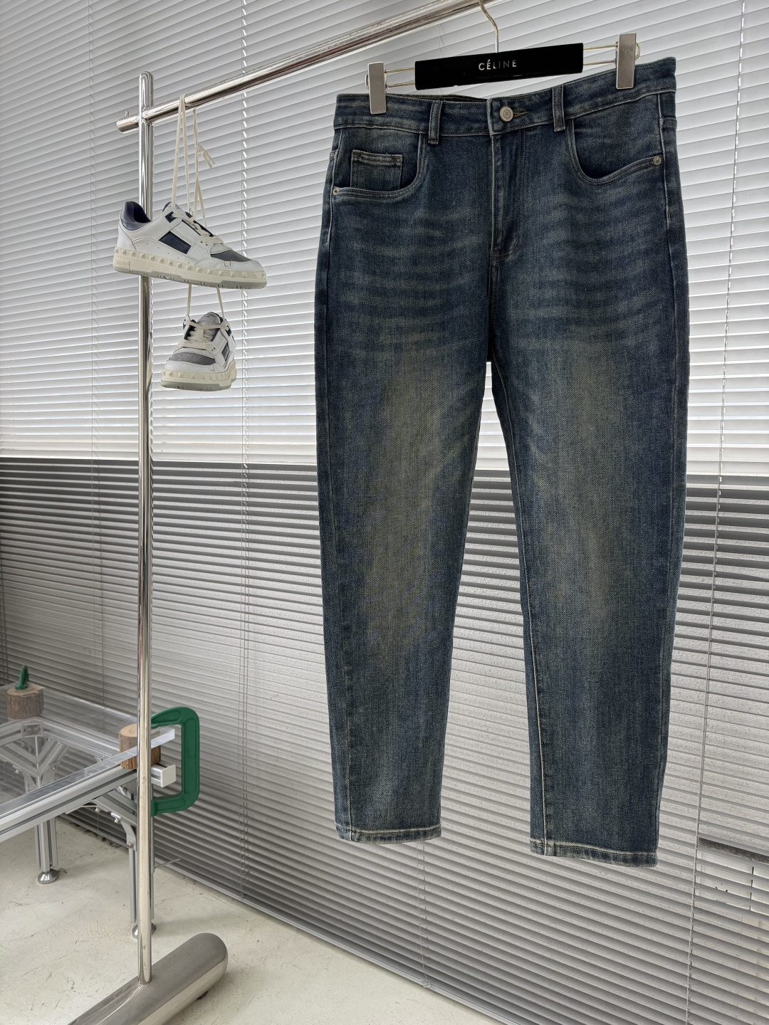 -Dio 高品质牛仔裤， 品牌logo标志性图案 浓浓的街头美式风，非常chic，整件还是一如既往宽松的