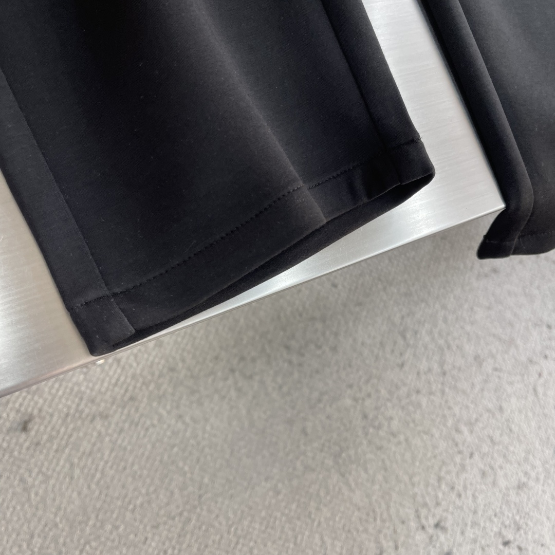 -BBR 2026春夏新款铜氨丝莫代尔休闲卫裤裤身上刺绣标志性品牌标识，客供定制品牌刻印五金配件，彰显品