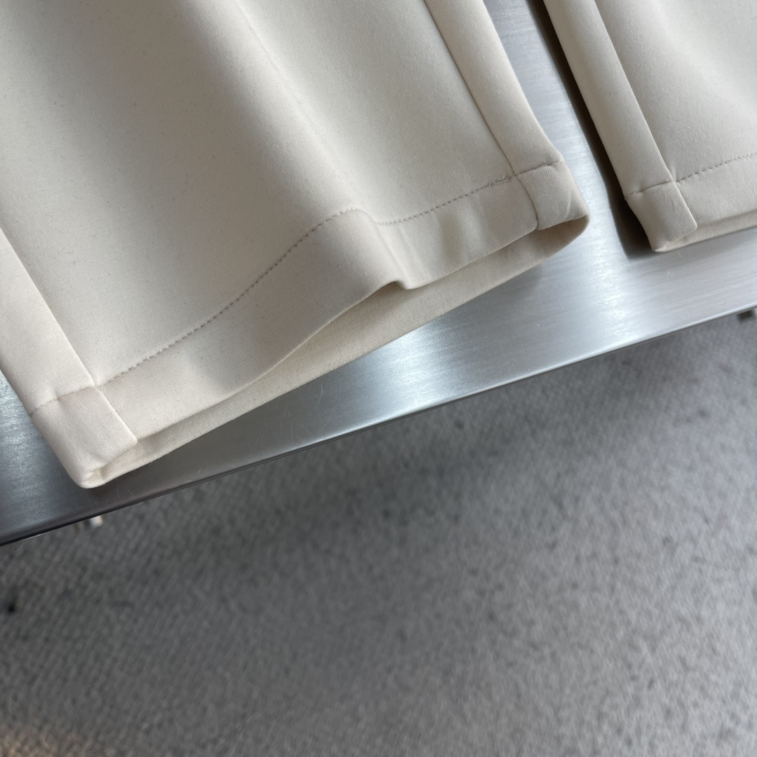 -BBR 2026春夏新款铜氨丝莫代尔休闲卫裤裤身上刺绣标志性品牌标识，客供定制品牌刻印五金配件，彰显品