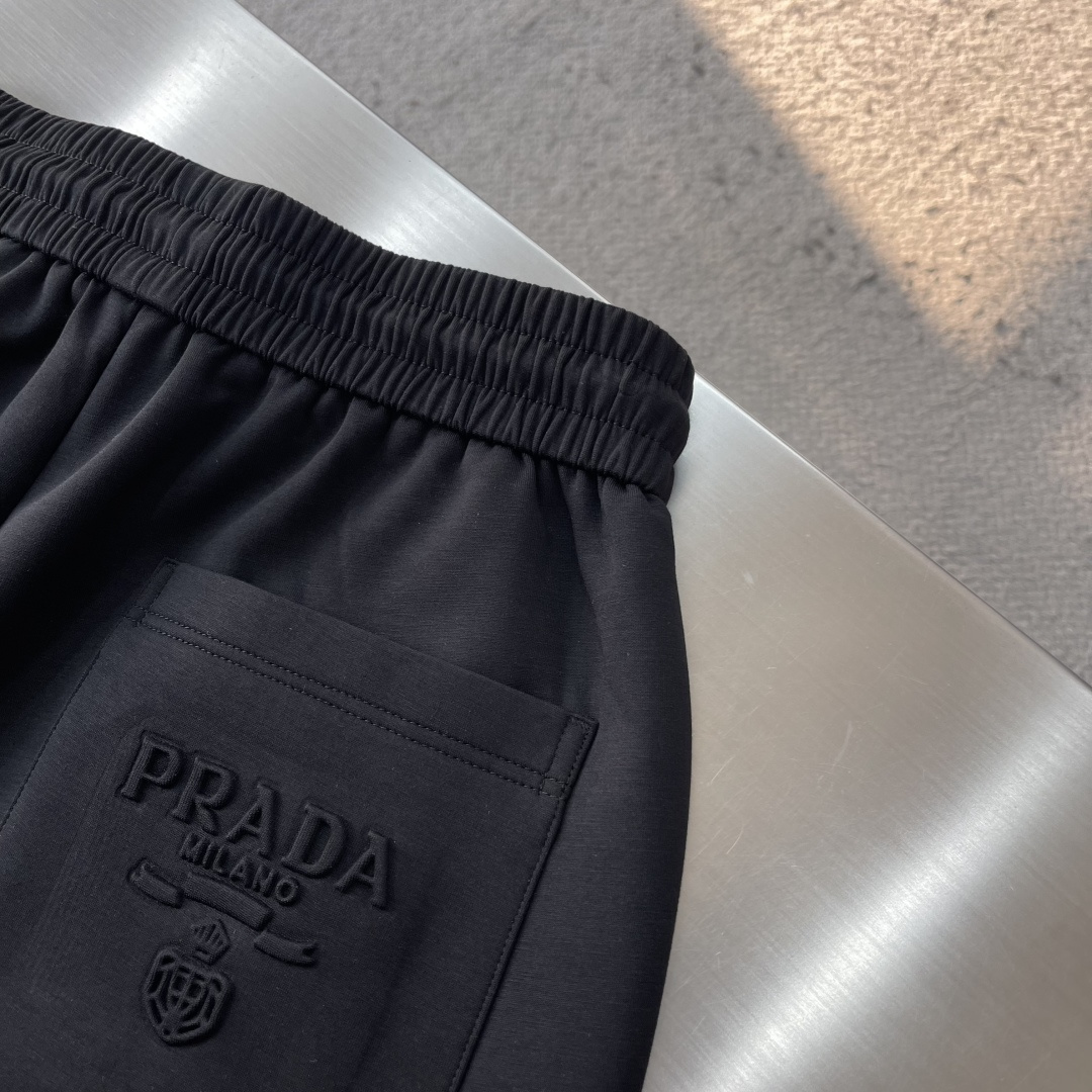 -PRAD 2026SS早春新品红标休闲裤，面料无敌，型款设计都无可挑剔的百搭款卫裤，户外运动都美的简约