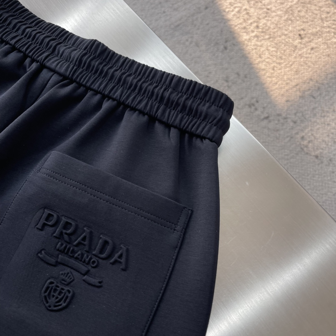 -PRAD 2026SS早春新品红标休闲裤，面料无敌，型款设计都无可挑剔的百搭款卫裤，户外运动都美的简约