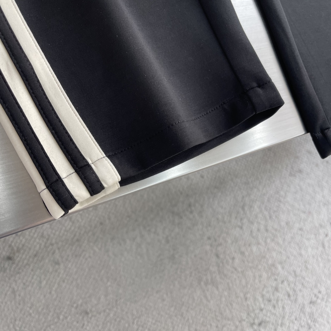 -早春款 GUCC 2026春夏新款铜氨丝莫代尔休闲卫裤，裤身上刺绣标志性品牌标识，客供定制品牌刻印五金