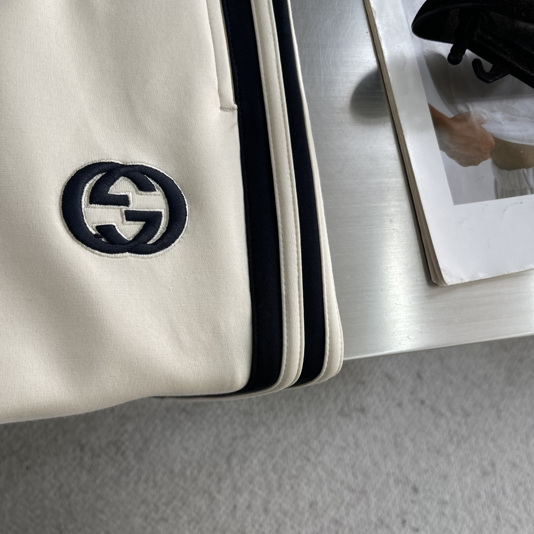 -早春款 GUCC 2026春夏新款铜氨丝莫代尔休闲卫裤，裤身上刺绣标志性品牌标识，客供定制品牌刻印五金