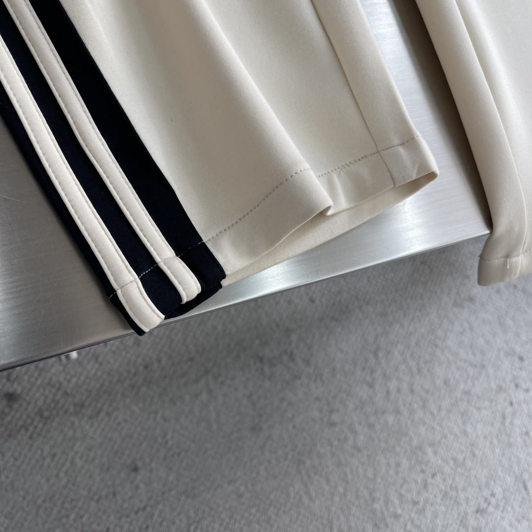 -早春款 GUCC 2026春夏新款铜氨丝莫代尔休闲卫裤，裤身上刺绣标志性品牌标识，客供定制品牌刻印五金