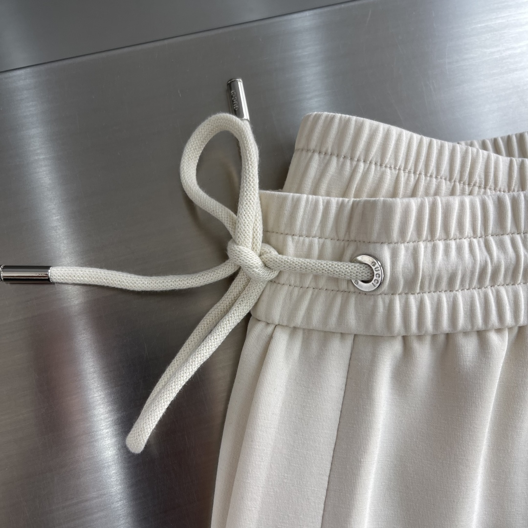 -早春款 GUCC 2026春夏新款铜氨丝莫代尔休闲卫裤，裤身上刺绣标志性品牌标识，客供定制品牌刻印五金