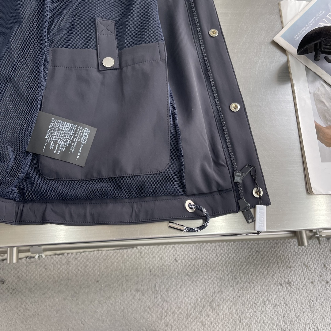 -Dio 26年春季新款马甲定制防水复合面料，手感柔韧细腻，防风防水透气性能强，定制辅料五金标配！码数：