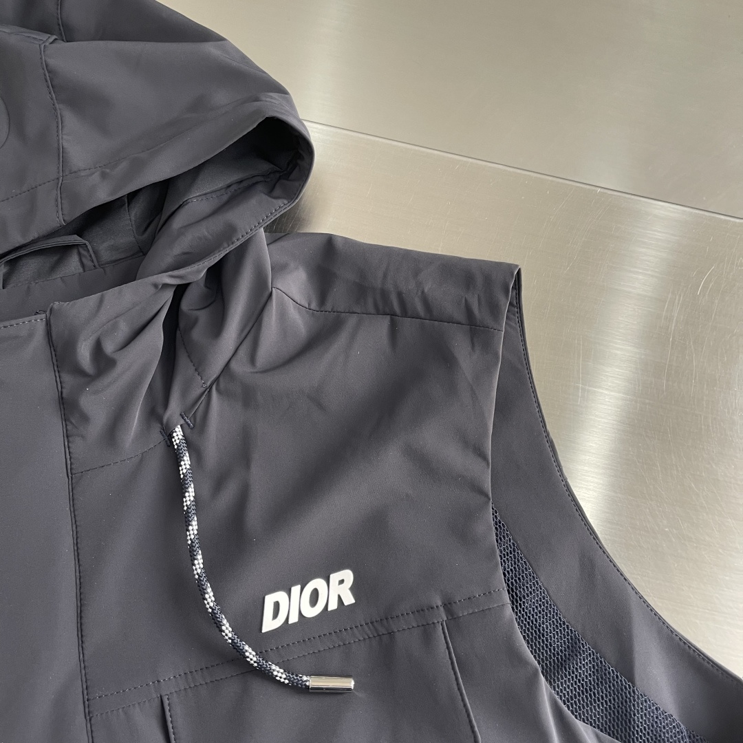 -Dio 26年春季新款马甲定制防水复合面料，手感柔韧细腻，防风防水透气性能强，定制辅料五金标配！码数：